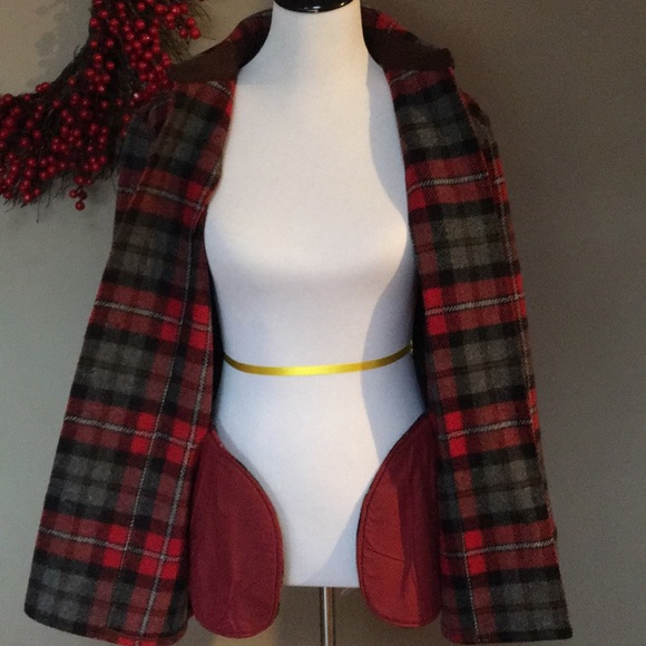 Wool Jacket plaid pattern with pockets. - Picture 3 of 3